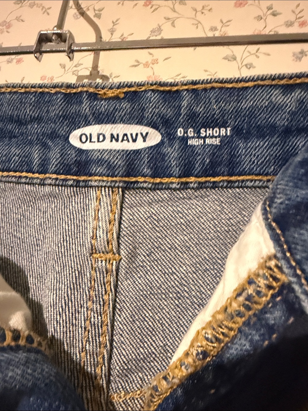Old Navy OG High Rise Short - Size 8 - Picture 5 of 5